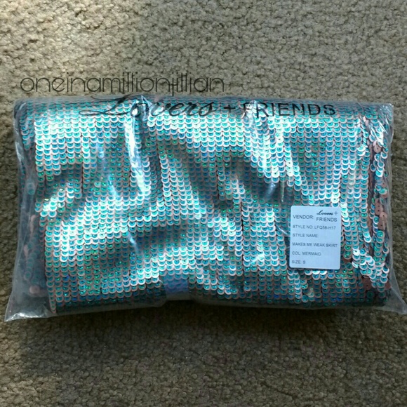 💝HP💝 Lovers + Friends Makes Me Weak Sequin Skirt - Picture 6 of 7